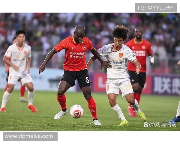 替补球星如何在足球赛场上发挥关键作用提升球队战力