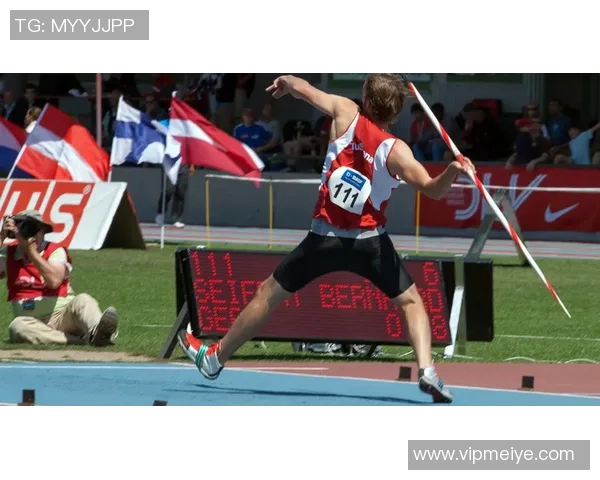 背后放铲球星的拼搏精神与竞技魅力解析 背后放铲球星的拼搏精神与竞技魅力解析